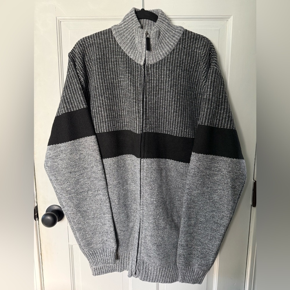 Marx & Dutch Men's Gray and Black Full Zip Sweater Jacket w/ Pockets - Large